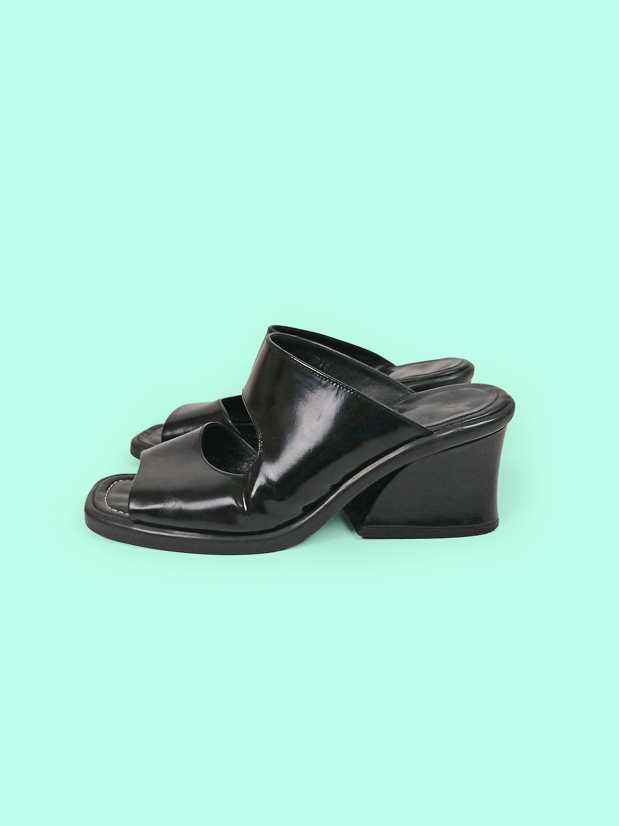 80's 90's PIU di SERVAS Laquer Mules Block Heel - size EU 37.5 / uk 4.5